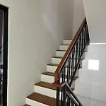 Urbanview Syariah Near Stadion Manahan Solo
