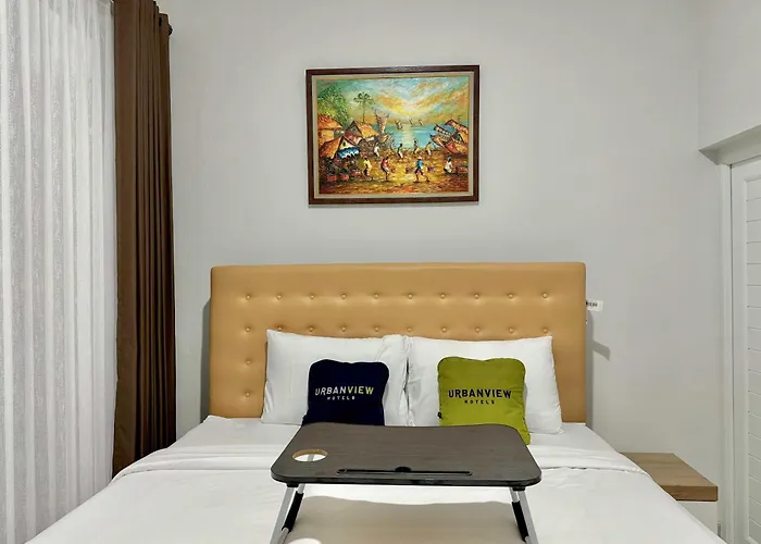 Urbanview Syariah Near Stadion Manahan Solo