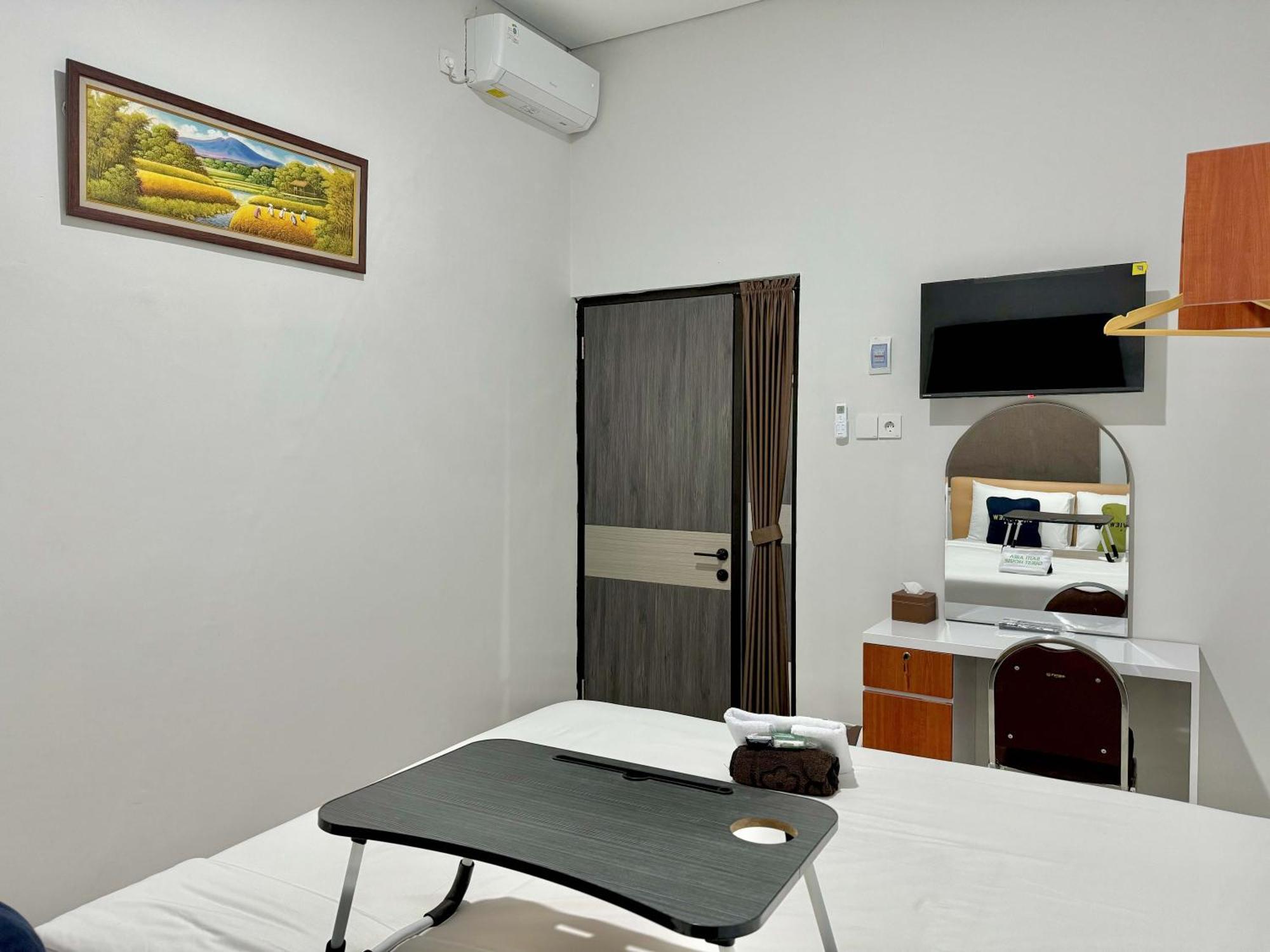 Urbanview Syariah Near Stadion Manahan 3*