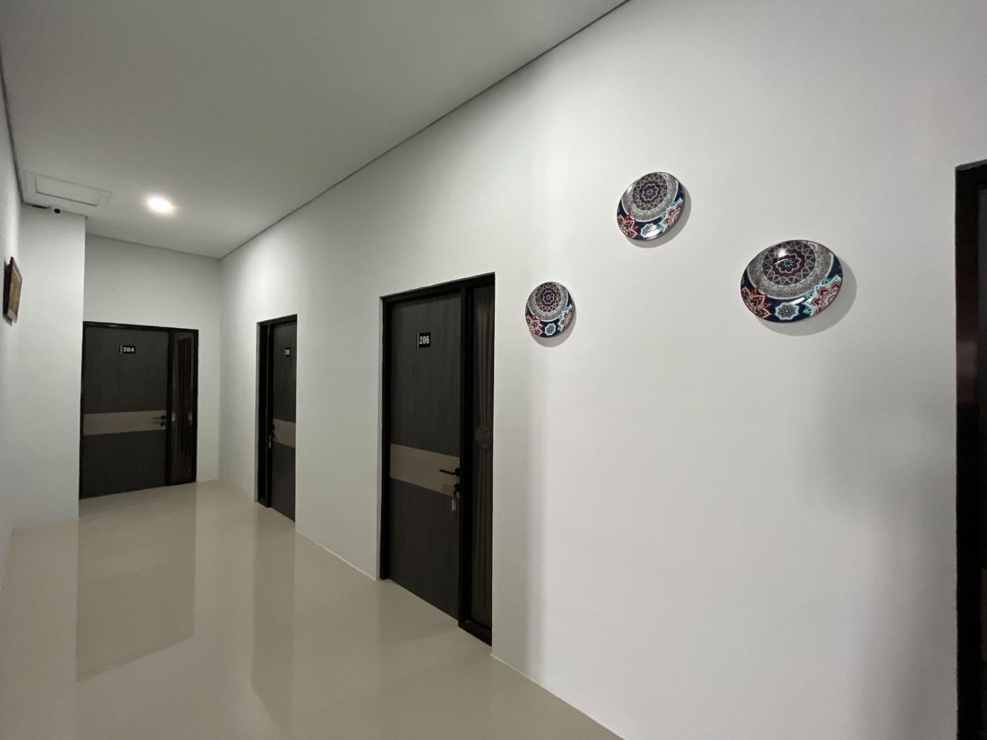 Urbanview Syariah Near Stadion Manahan Hotel