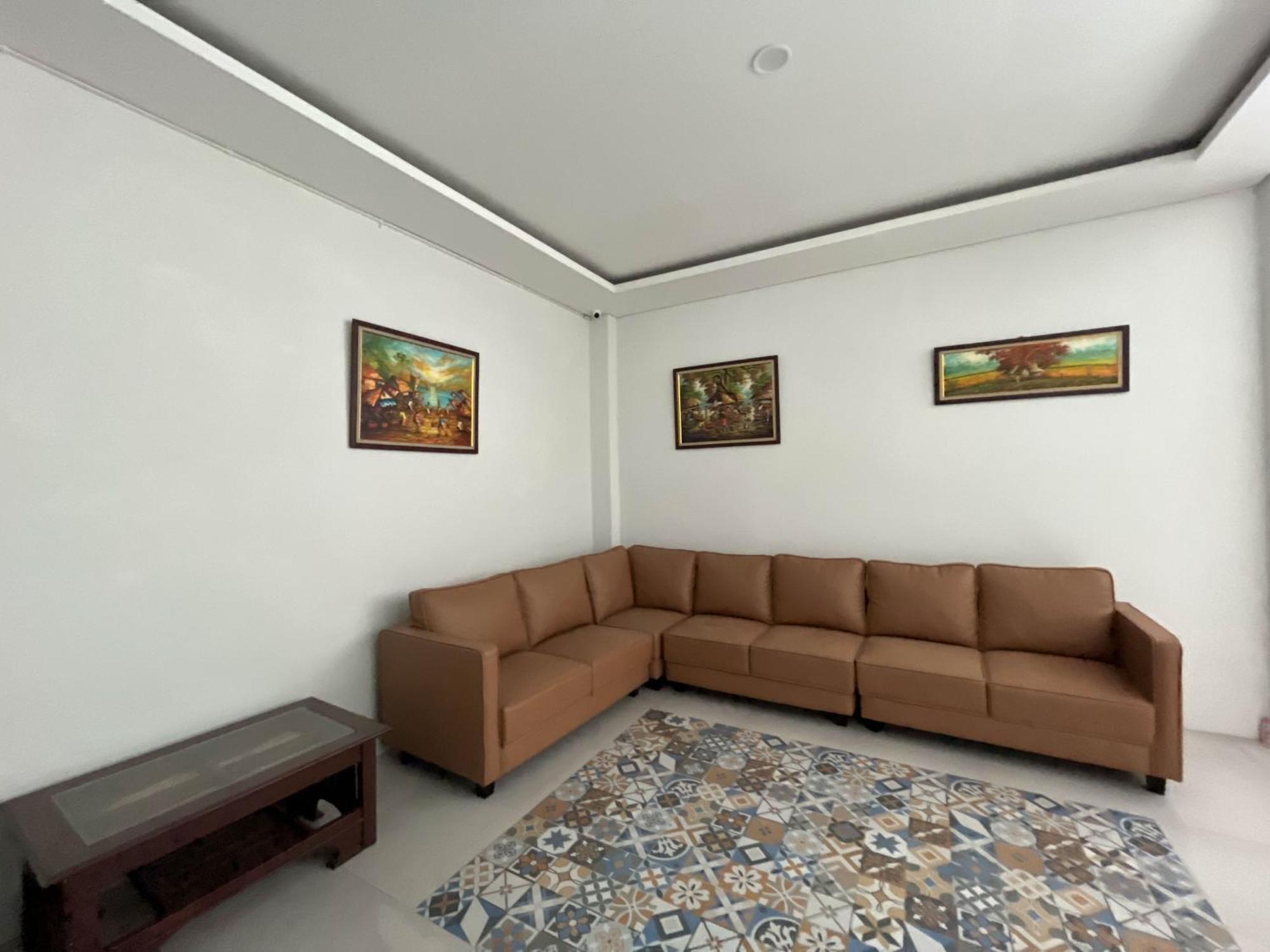 Urbanview Syariah Near Stadion Manahan
