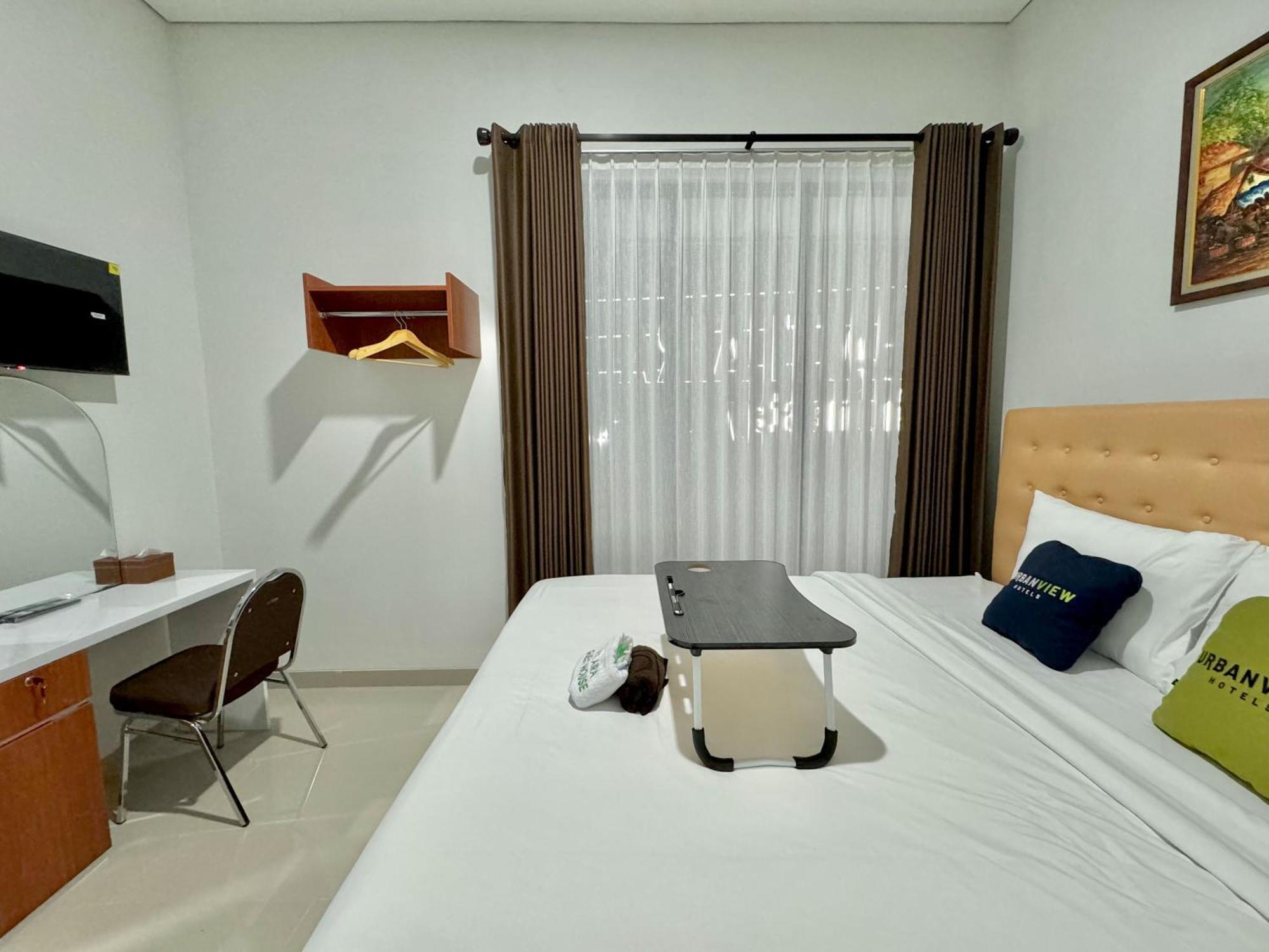 Urbanview Syariah Near Stadion Manahan Surakarta (Solo)